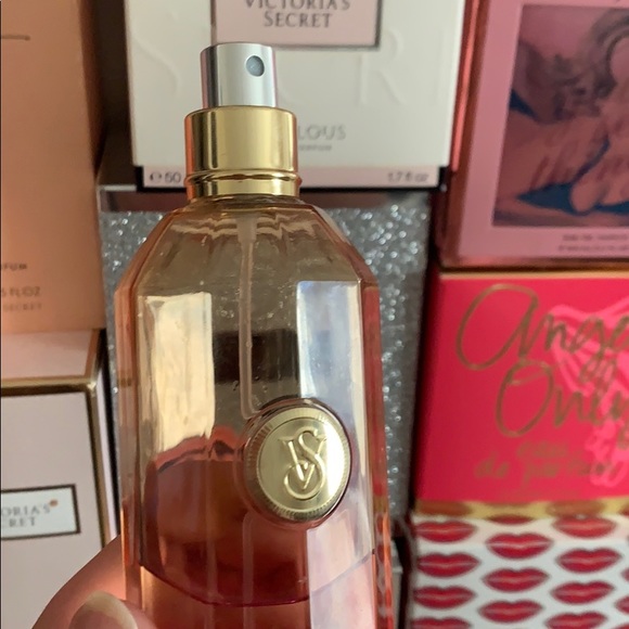 Victoria’s Secret Bombshell Temptation - Picture 4 of 4